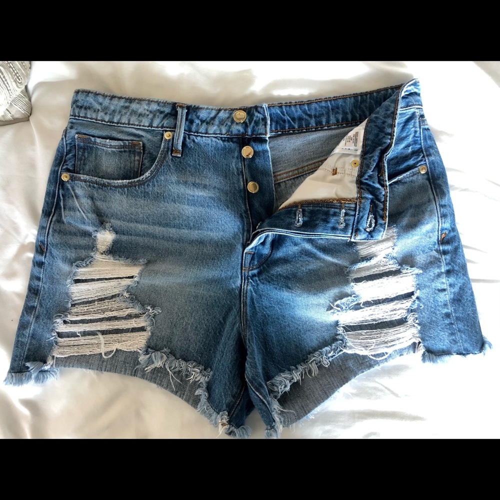 Good American Bombshell Distressed Denim Shorts